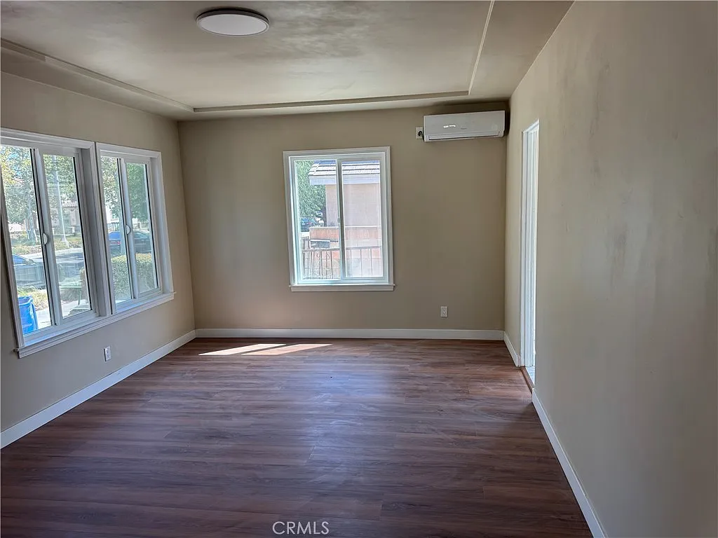 2 bed, 1037 sqft, $3,200 — Photo 3