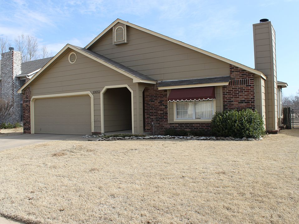 Cedar Ridge home - street view