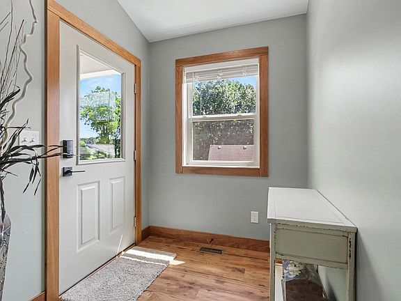 4th image of 10064 Love Rd