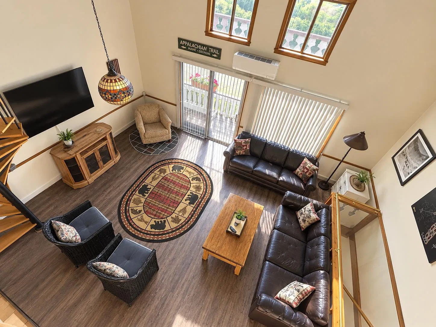 3 bed, 2.0 bath, 1229 sqft, $3,200 — Photo 2