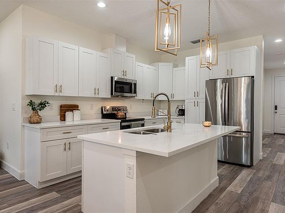 3rd image of 248 Robin Rd