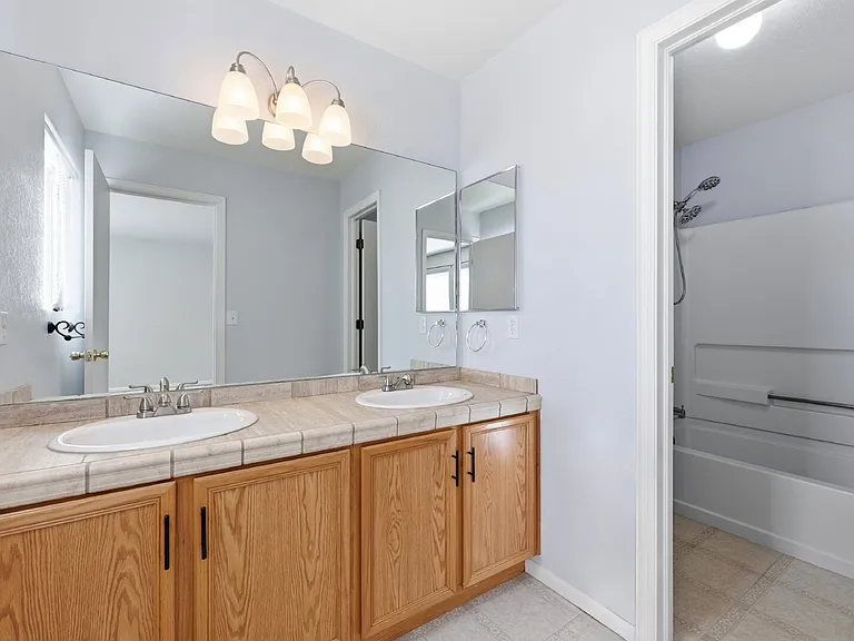 5882 Ensemble Hts — Photo 16