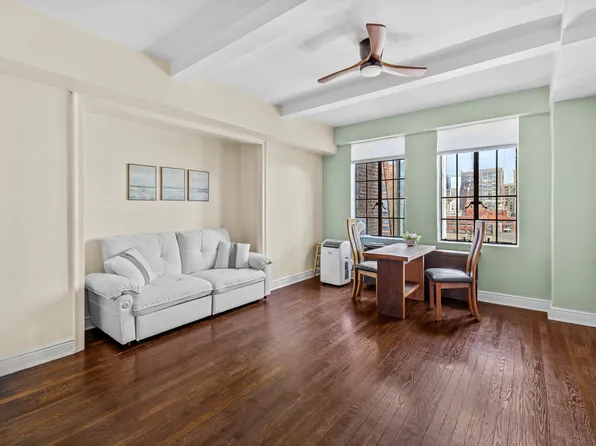 320 East 42nd Street image 1 of 6