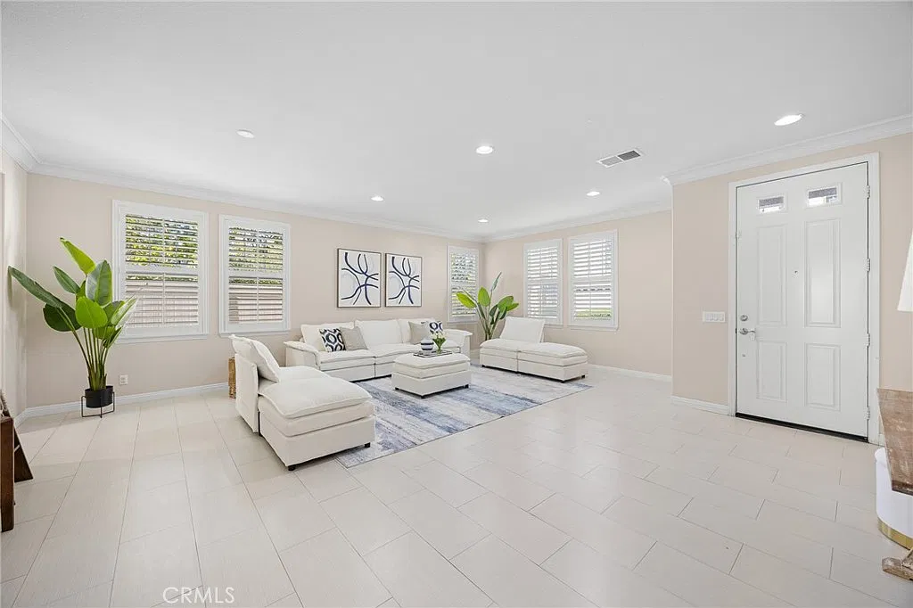 4 bed, 3.5 bath, 2855 sqft, $5,400 — Photo 3