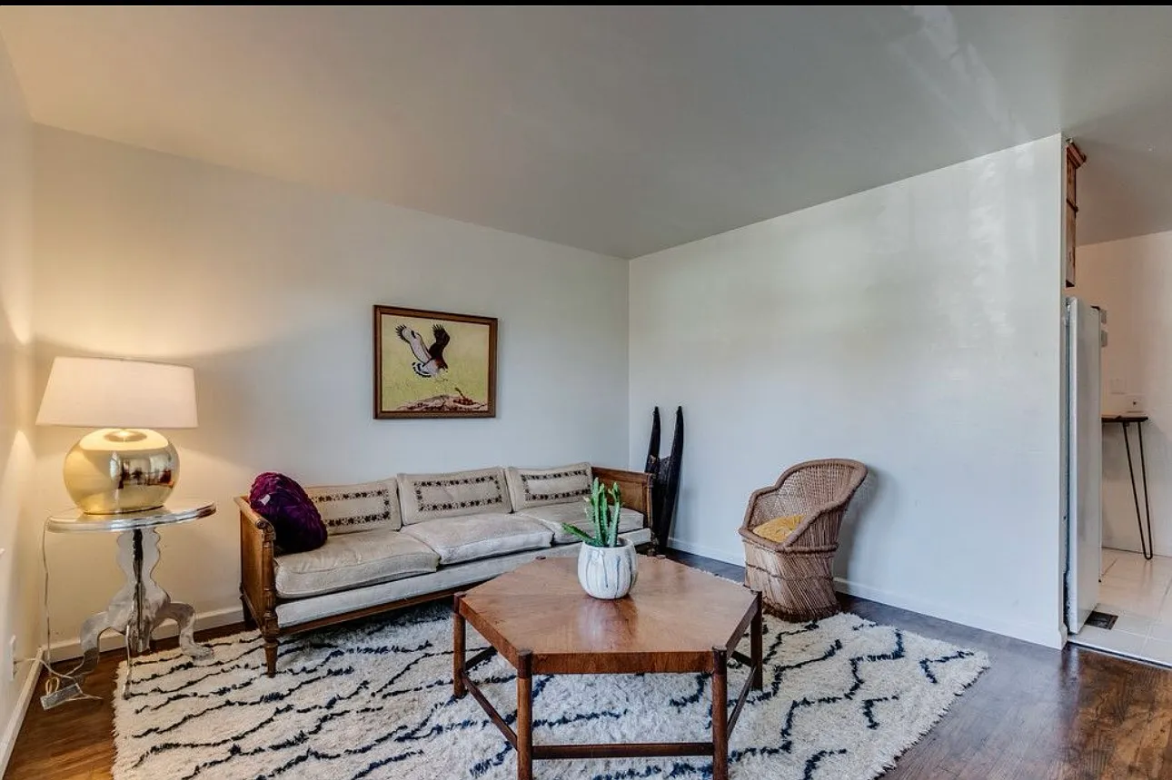 2 bed, 850 sqft, $1,800 — Photo 1
