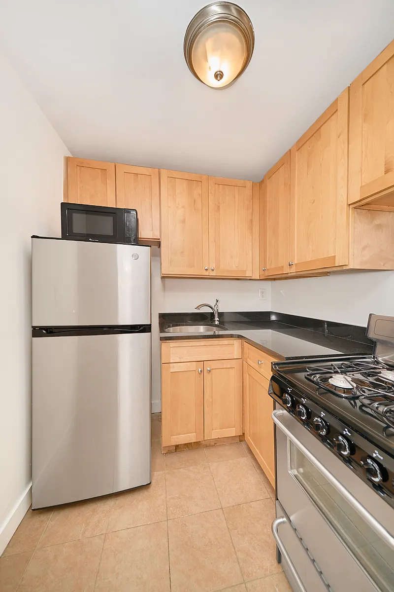 Building Photo - 344 E 63rd St #4E