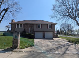 1118 S Ann Dr, Marshall, MO 65340