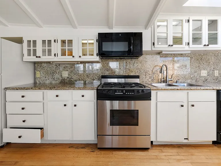 1264 Sacramento St — Photo 33