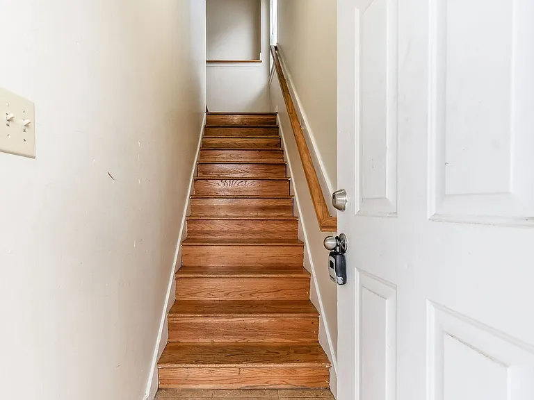 1371 Summit St #C — Photo 19