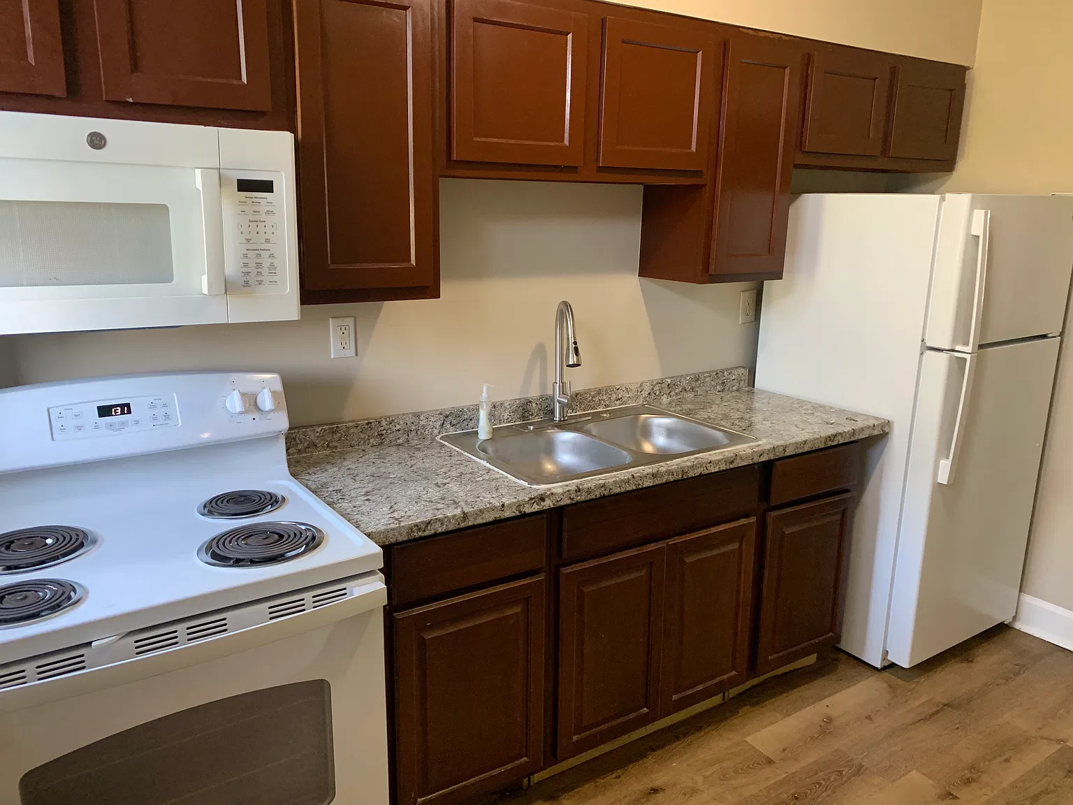 3 bed, 2.5 bath, 1200 sqft, $1,650 — Photo 4