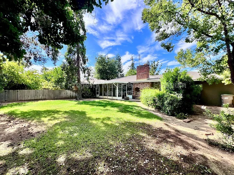1111 W San Jose Ave — Photo 7
