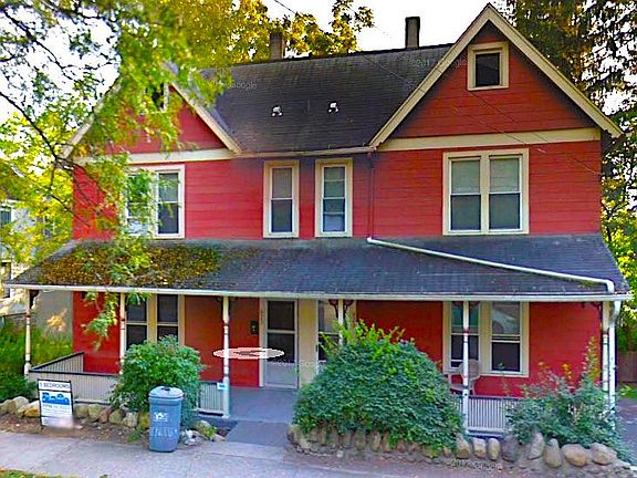 921 is the right half of the duplex