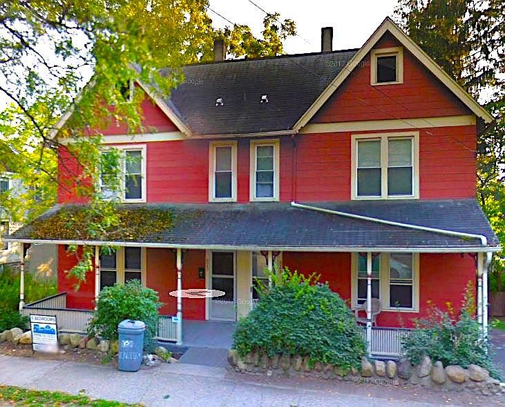 921 is the right half of the duplex
