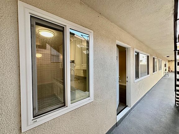 2nd image of 512 Griswold St APT 2