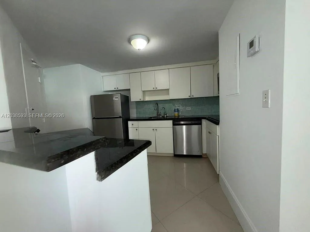 Four Ambassadors Condo Ph — Photo 4