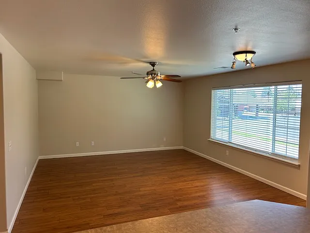 Living area 18'6" X 15'