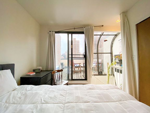 3rd image of 1724 2nd Ave #B7d