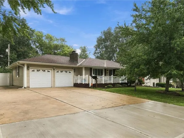 303 SW Marion Ln, Lees Summit, MO 64081