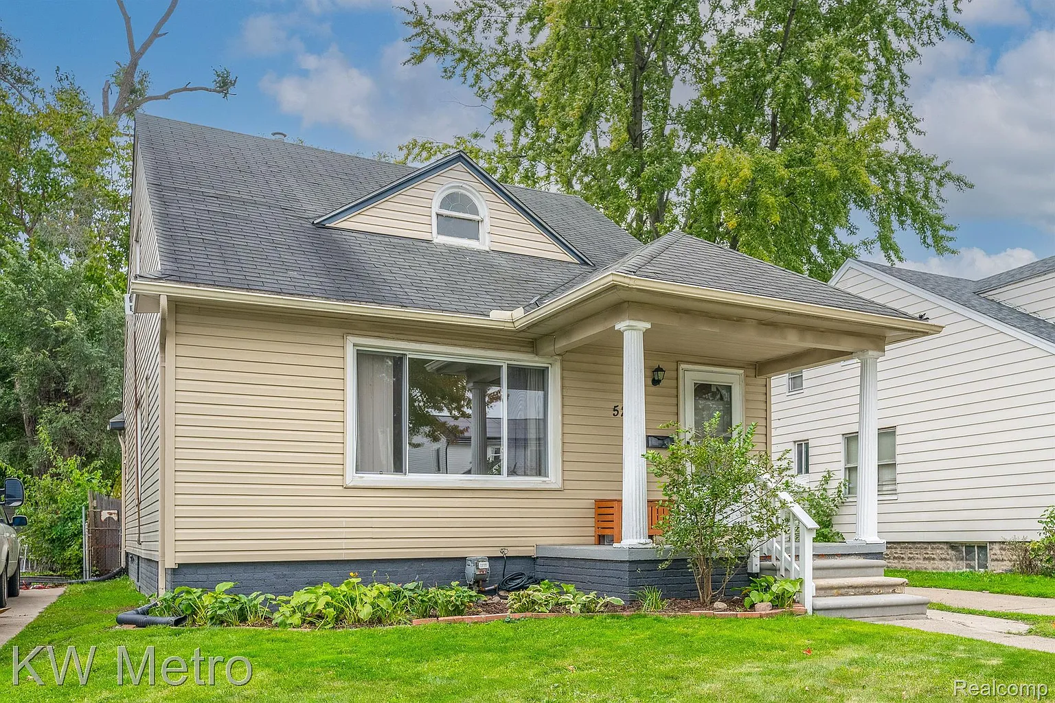 520 E Muir Ave photo 1