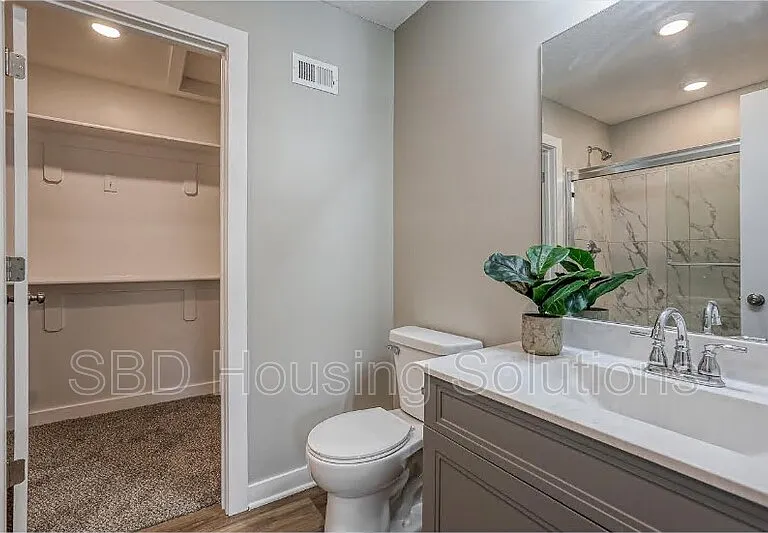 2912 S Harvard Ave #C — Photo 9