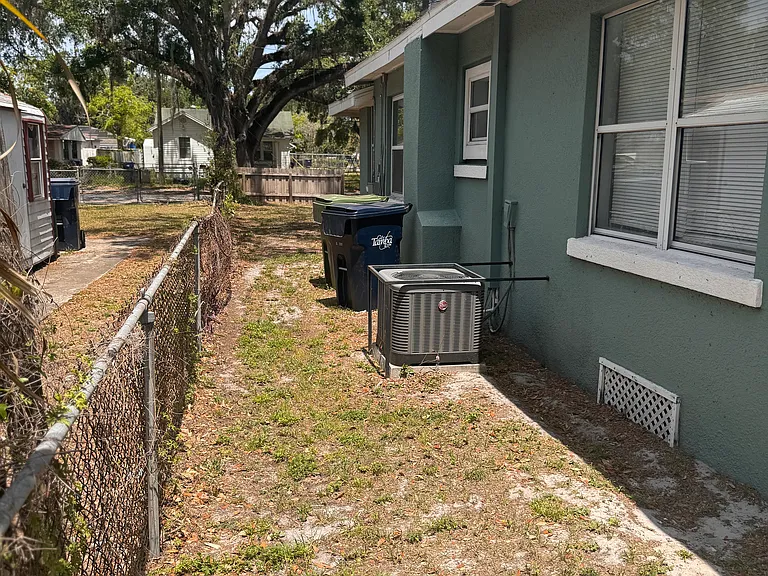 1713 E Chelsea St — Photo 28