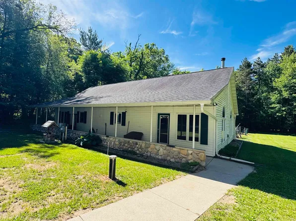 W3591 Twin Ln, Redgranite, WI 54970