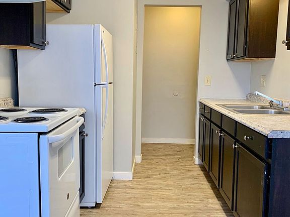4th image of 744 Michigan Ave E APT 1