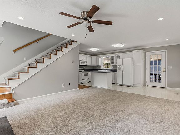 4th image of 104 Lakehill Dr