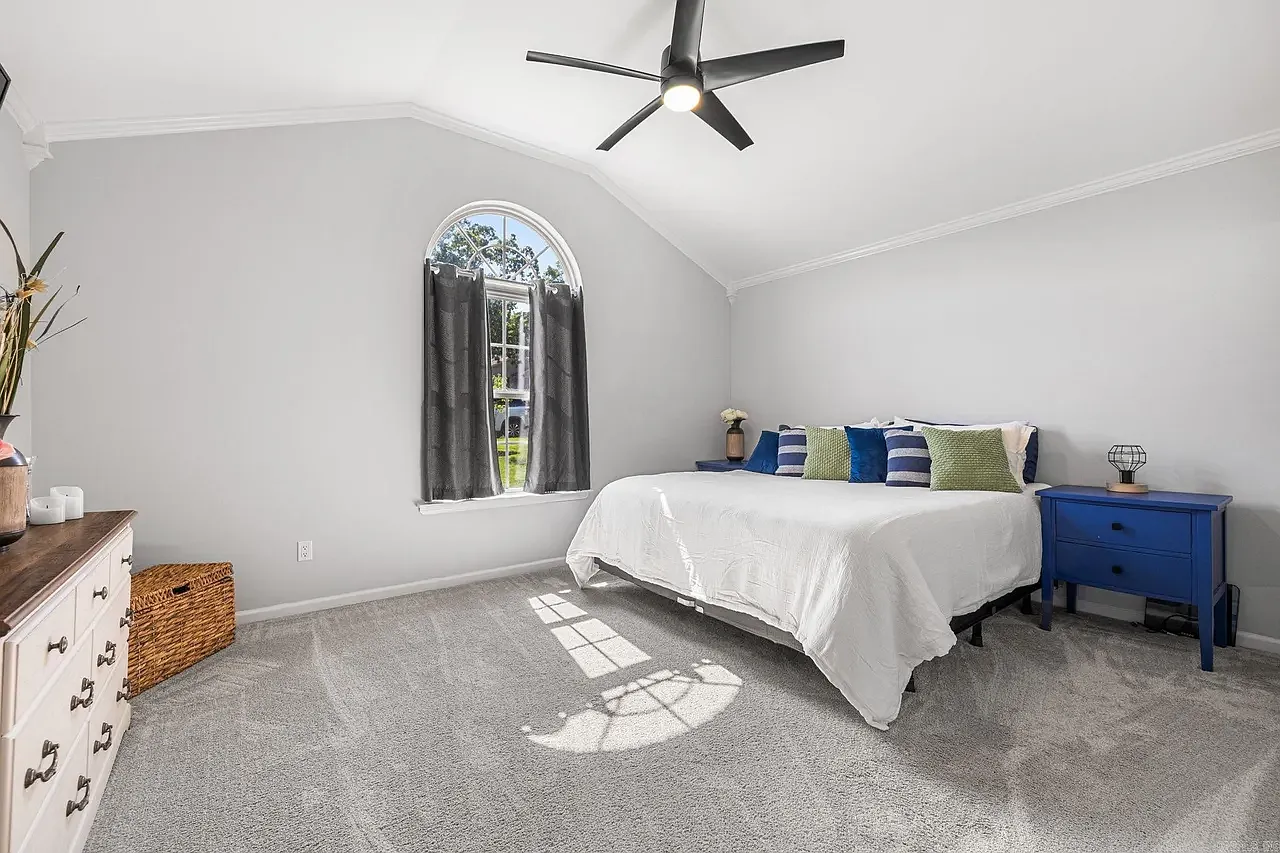 3 bed, 1265 sqft, $1,300 — Photo 4