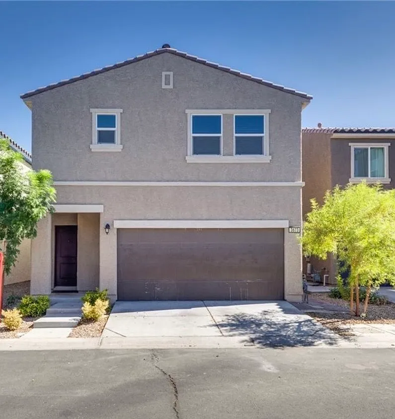 4 bed, 2.5 bath, $2,200 — Photo 2