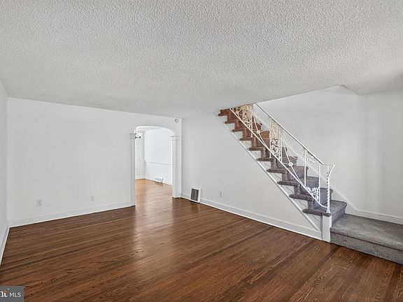 5th image of 2354 Bond Ave