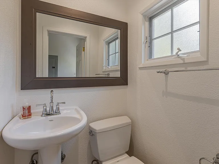1/2 bathroom
