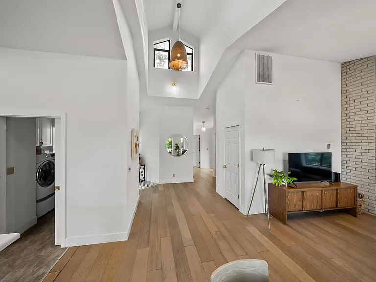 2820 Panorama Dr — Photo 8