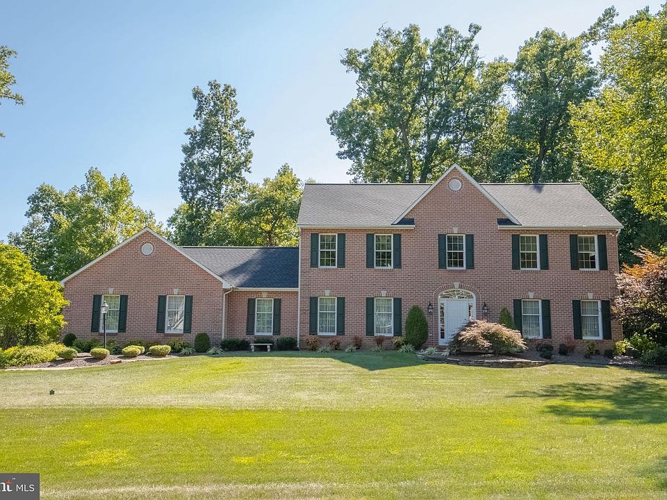 1st image of 2303 Queensbury Dr #206