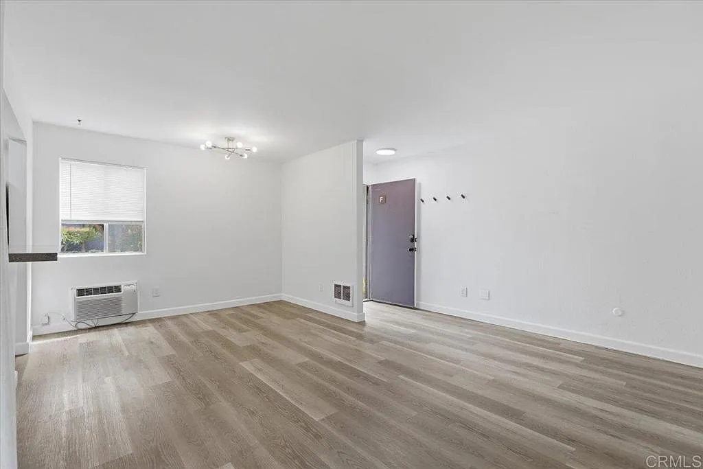 2 bed, 726 sqft, $2,550 — Photo 2