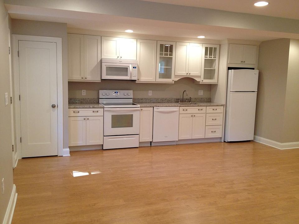Kitchen: Granite Counters, Like New
