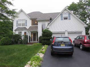 2 Morning Glory Ln, Edison, NJ 08820