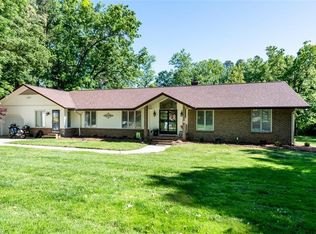 4007 Belvoir Dr, Greensboro, NC 27406