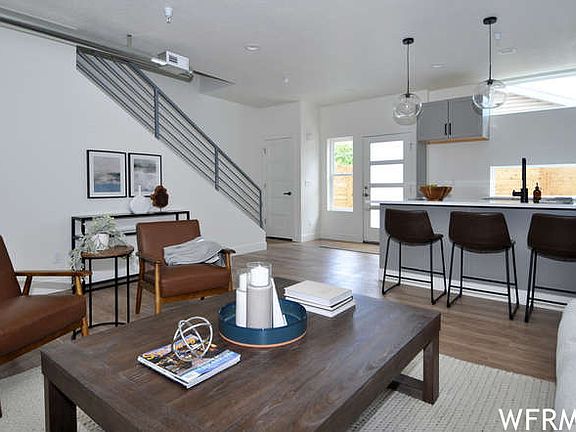 4th image of 449 N Beaumont Ct #112