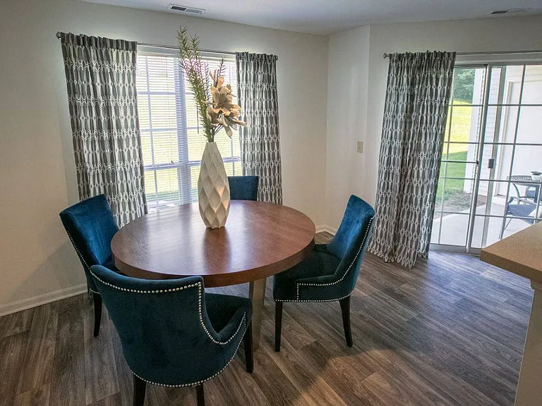 Kensington Grove Apartments — Photo 6