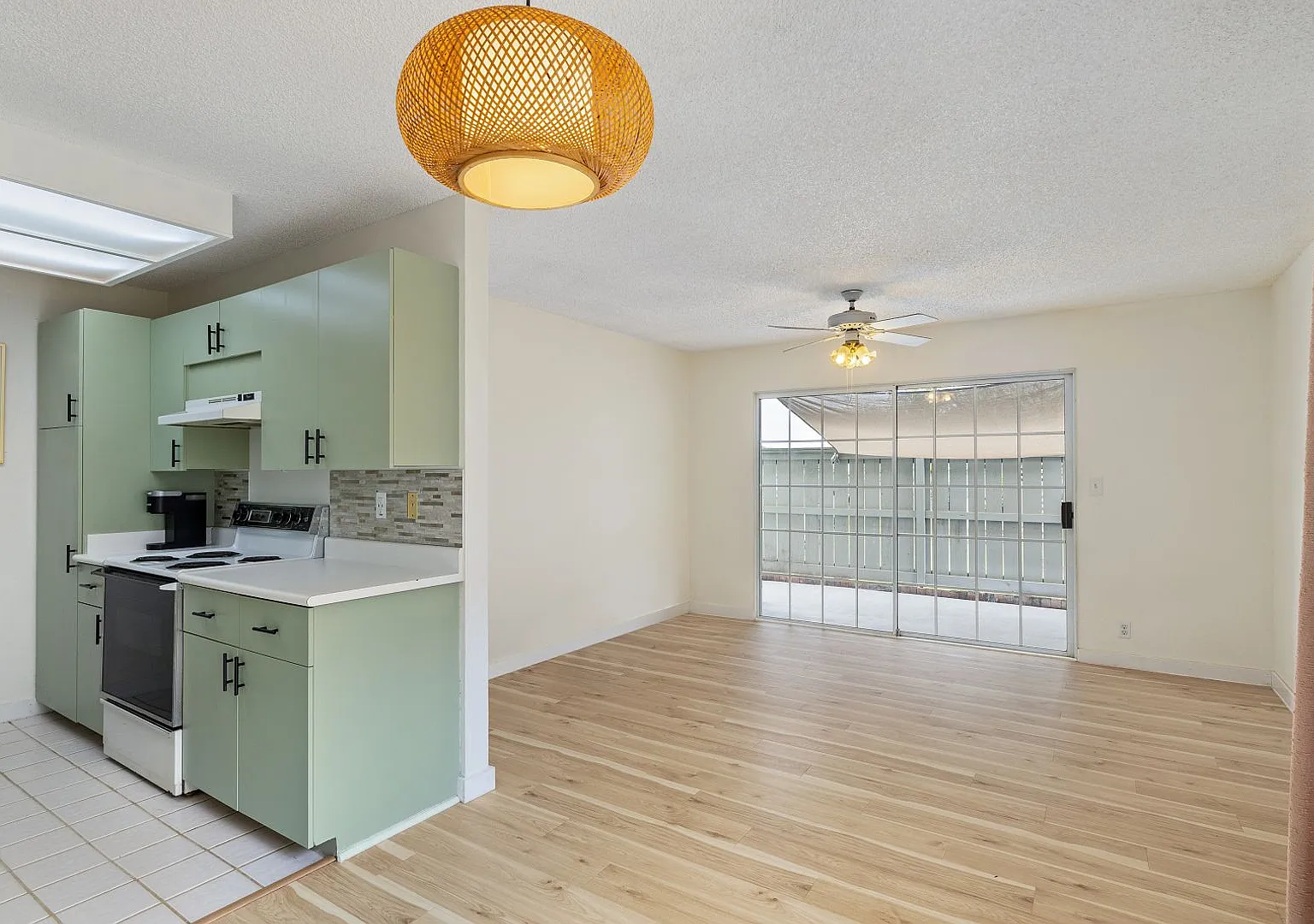 Pet Friendly - 2 bed /1 bath covered parking Waipio Gentry! — Photo 4