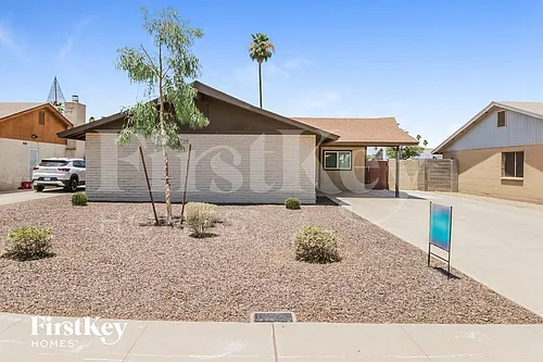 4716 S Kenwood Ln Photo 1