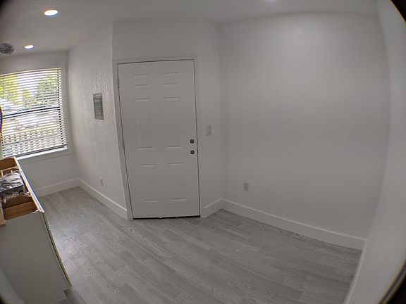 4th image of 401 Colonia Ln E #D