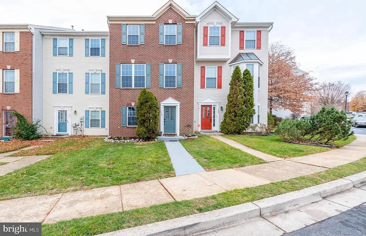 4 bed, 4.0 bath, 2272 sqft, $3,200 — Photo 1