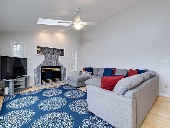 3rd image of 2253 Mountain Dr