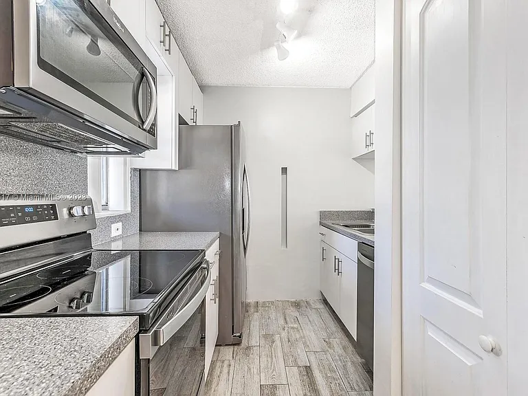 911 Twin Lakes Dr #3-N — Photo 18