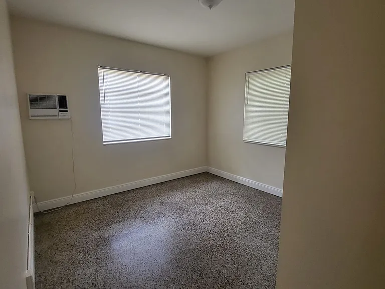 547 NE 16th Ave — Photo 8