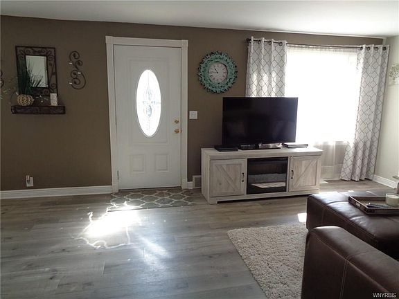 2nd image of 154 Briarhill Dr
