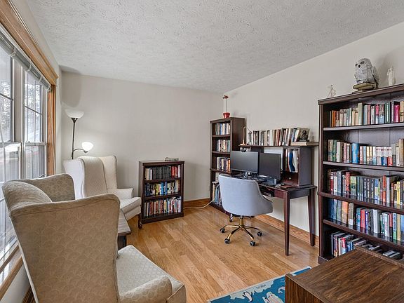 5th image of 8 Deer Path Rd