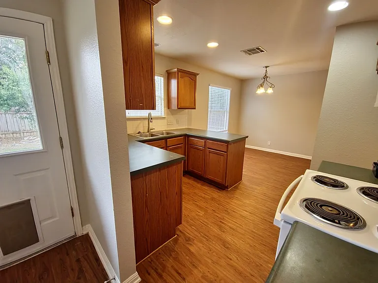 107 Orange Tree Ln — Photo 7